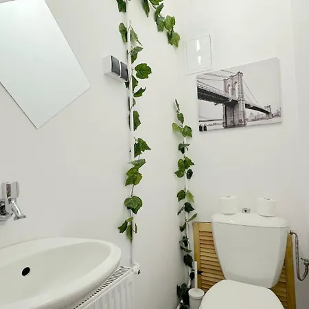 Dotted - 15 Minutes To Old Town & Sea